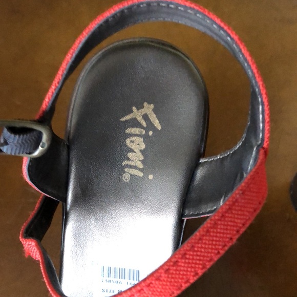 Shoes - Picture 2 of 7